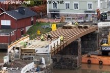 sillan-lankkukannen-asentaminen
