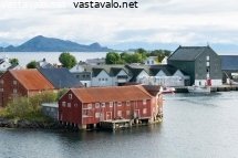 rakennuksia-rannalla