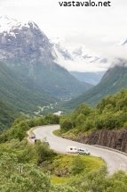 vuoristoisen-turistitien-varrelta