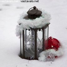 lyhty-ja-joulukoristeita