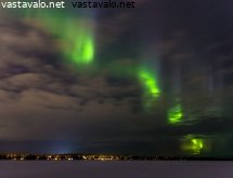 revontulet-pilvisella-taivaalla