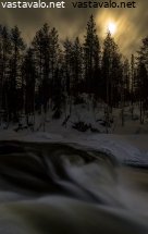 kosken-kohinaa-kuutamossa