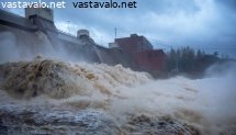tulvivan-joen-tyrskyja