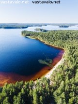 kurkilahden-hiekkaranta-ja-suomunjarven-maisemaa