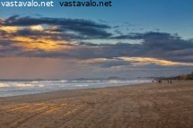auringonlasku-australialaisella-rannalla