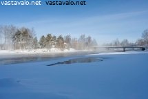 kevattalvinen-jokimaisema