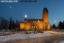joensuun-kaupungintalo-ja-teatteri-sinisen-hetken-aikaan
