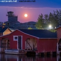 kuu-nousee-utossa