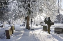 talvinen-rauha-hautausmaalla