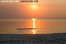 tyyni-meri-ja-aurinko
