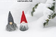 tontut-ulkona-lumessa