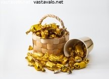 kultaiset-makeiset-parekorissa