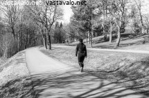 ulkoilija-kevatsaassa