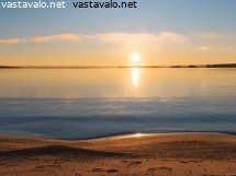merenrannalla-auringonnousun-aikaan