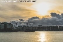 ruoholahden-ranta-syysaamun-auringossa