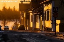 vanhan-raahen-cortenkatua-auringonlaskun-aikaan