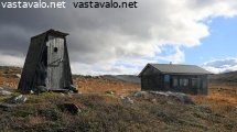 rajavartiolaitoksen-mokki-ja-huussi