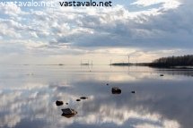 kevatillan-rauhaa-rannalla
