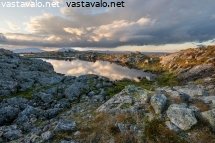 lampi-kallioiden-sylissa