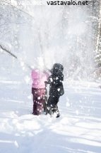 lasten-leikkia-pakkaspaivana