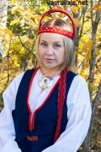 nuori-neito-vanhassa-kansallispuvussa
